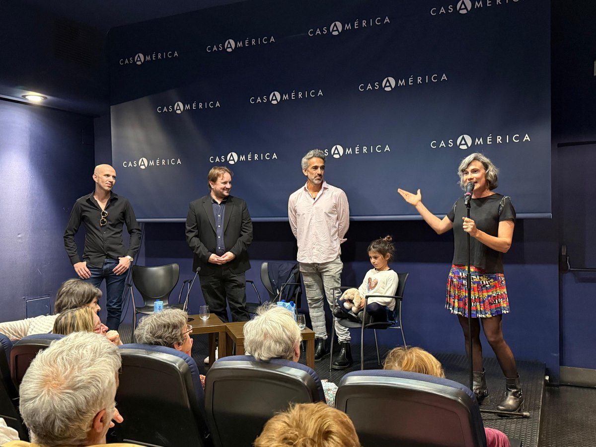 🎬 🇦🇷 Estamos en el preestreno de ‘El sueño de Emma de Germán Vilche’. Un largometraje que explora temas como el amor, la separación y el crecimiento personal. 

👥 Coloquio con Germán Vilche, <a href="/DiegoCorsini/">Diego Corsini ⭐️⭐️⭐️</a>, Sol Aramburu y <a href="/Marucangas/">Mariana Cangas</a>.