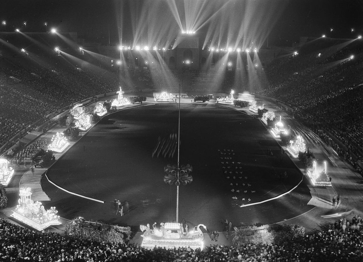 la_dorkout's tweet image. Decades before Disneyland trotted out its beloved Electrical Parade, the LA Coliseum hosted a stunning Motion Picture Electrical Parade with 20 lit-up floats. Produced by the studios, it showcased advances in technology &amp;amp; Hollywood's input in the recently completed 1932 Olympics.