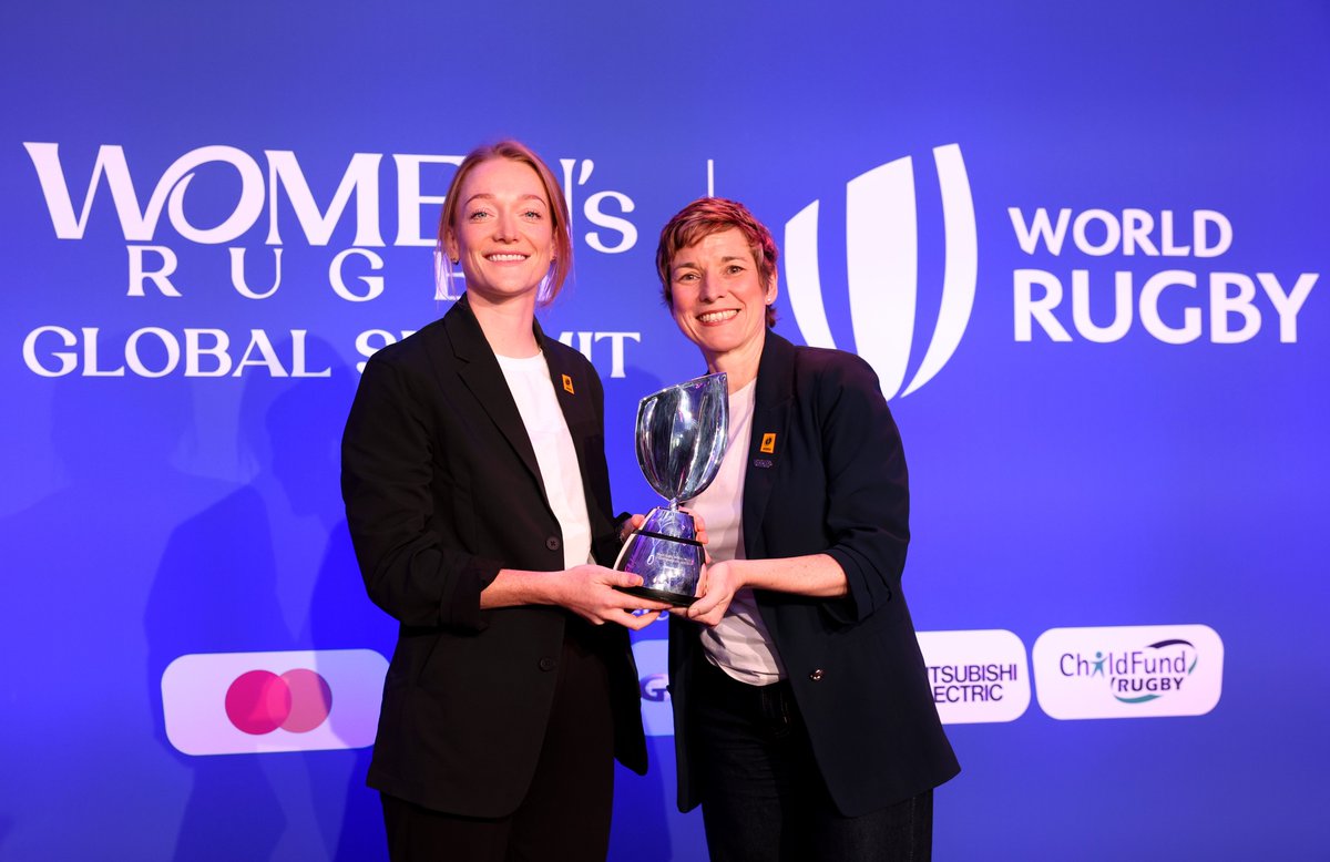 Tonight, Hollie Davidson was presented with the World Rugby Referee Award 🏆

Hollie becomes just the second Scottish official, after Jim Fleming in 2004, to receive this prestigious award 🏴󠁧󠁢󠁳󠁣󠁴󠁿

Congratulations Hollie!