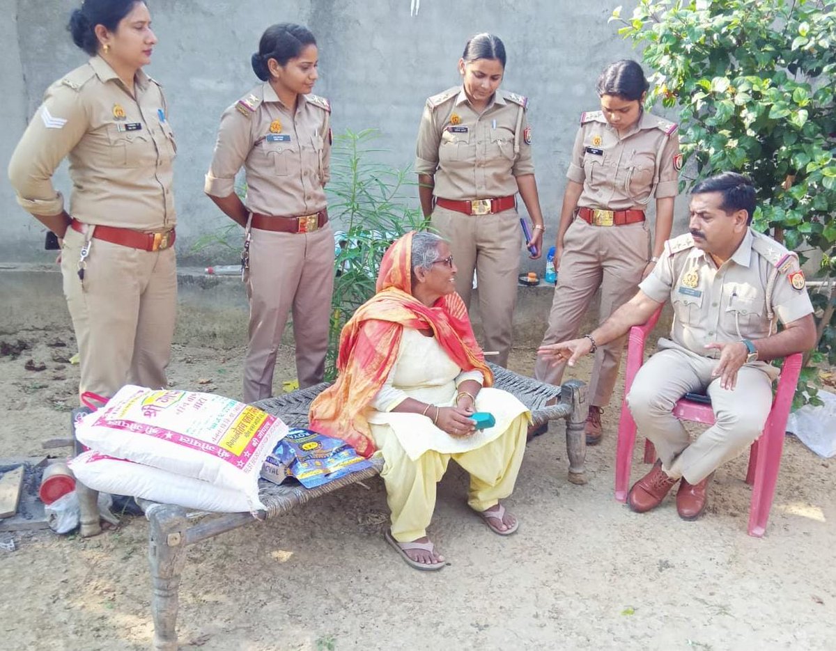 हापुड थानां देहात हापूड थानां प्रभारी विजय कुमार बने एक बेटा ऐसा बेटा  जहाँ एक बेटा बजुर्ग होनेके बाद अपने माँ और पिता को बेसहारा छोड़ देता हैं तब आता है एक बेटा जो भारत का बेटा ओर बनता है गरोबो का सहारा एक नया रिकॉर्ड