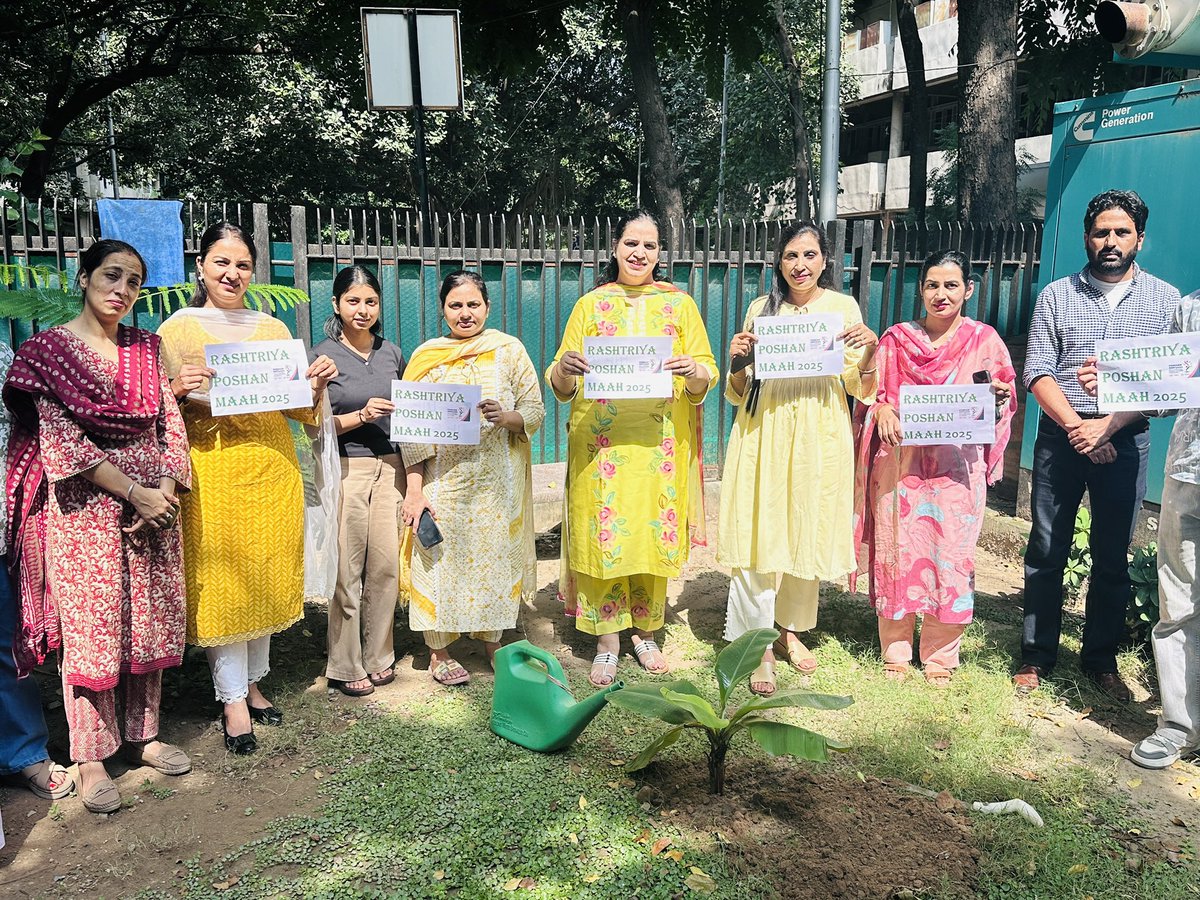 TSCSLibrary's tweet image. Organised a tree plantation - Ek Perh Maa Ke Naam on the occasion of Rashtriya Poshan Maah in the Library today #RashtriyaPoshanMaah @RrrlfKolkata