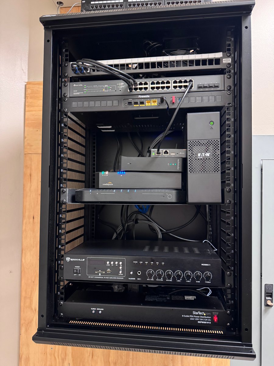 parksidetech's tweet image. Rack and equipment install completed in Gilbert.
Clean, organized, and ready for reliable performance.
Need cabling or infrastructure work done?
Learn more: parksidetech.com/network-cabling

#RackInstall #NetworkCabling #GilbertAZ #ITInfrastructure #ParksideTech