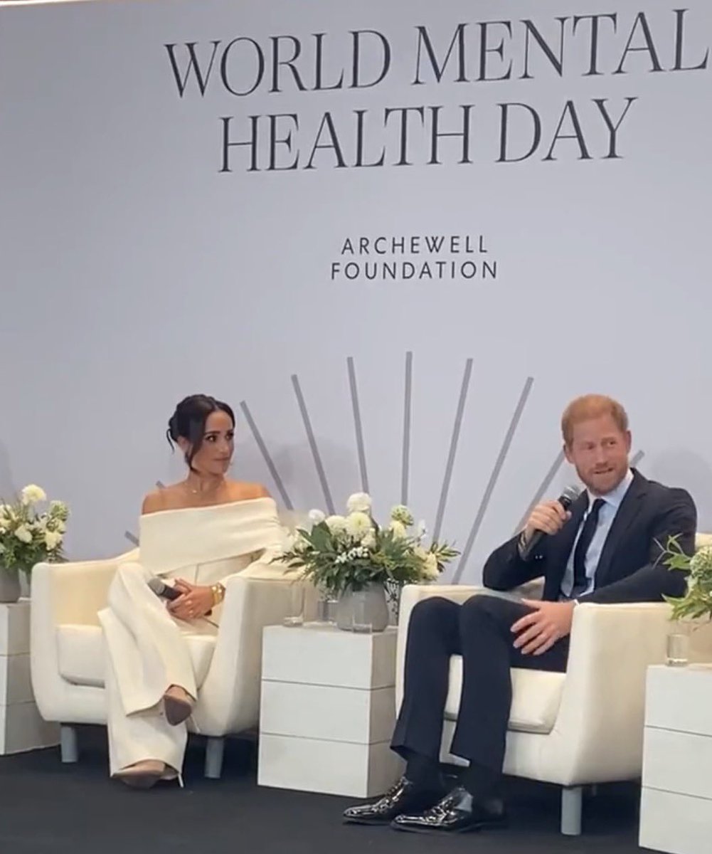 claireXanda's tweet image. The Duke and Duchess of Sussex will accept Project Healthy Minds’ Humanitarians of the Year Award at the nonprofit's World Mental Health Day Gala ❤️.
