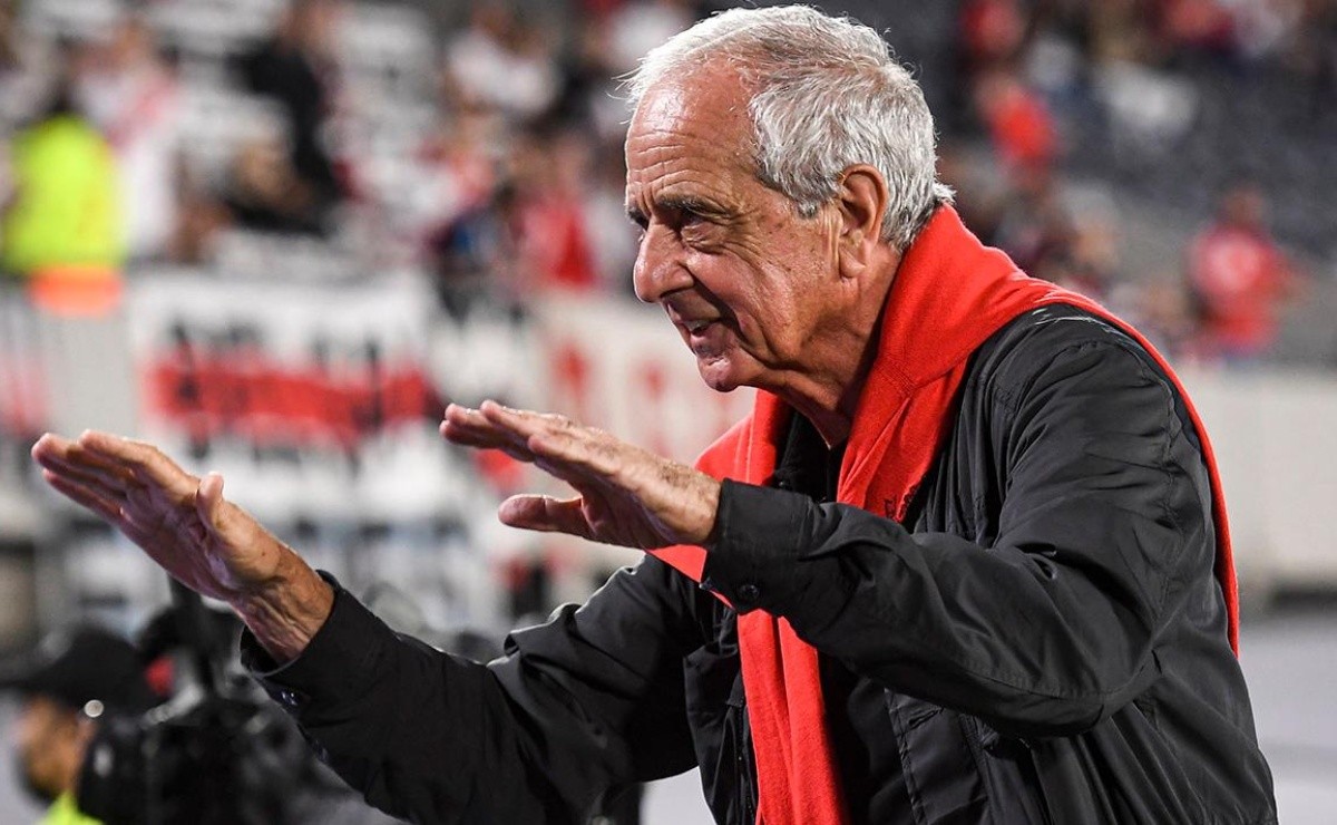 fasantarellaok's tweet photo. Tenía peso. No se achicaba con nadie. Defendía al club ante cualquiera y hacia que las cosas andén. El único lunar fue que nos rompía el orto con la cuota. El resto caminaba. Que lejos quedamos. https://t.co/md0sc5NeVQ
