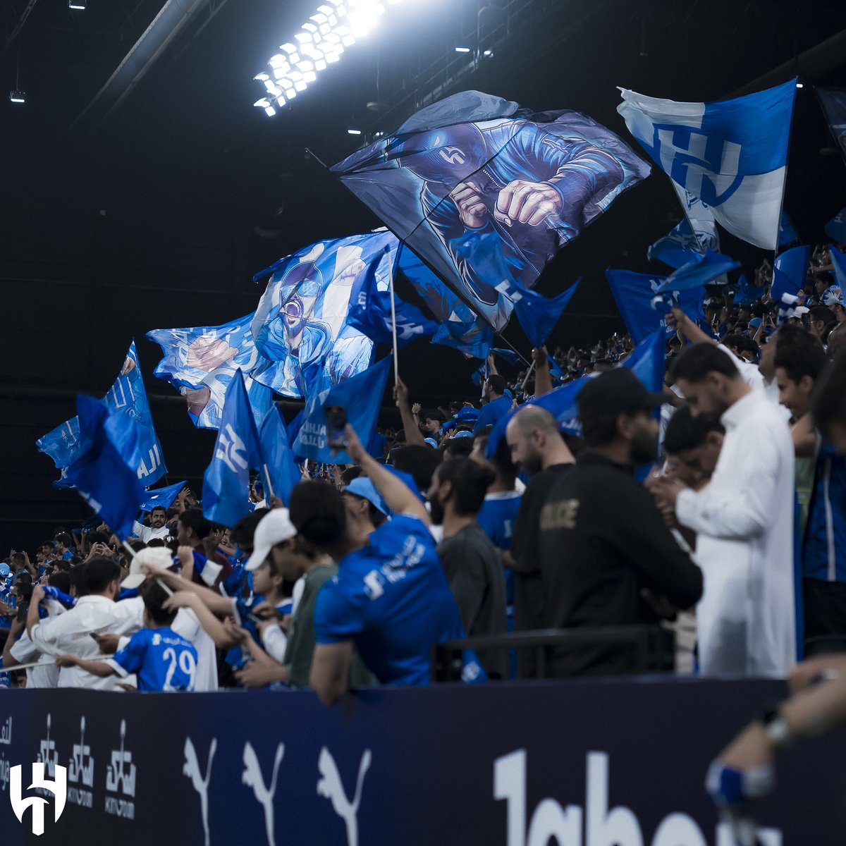 القلب أزرق لين أقصاه 💙🤩