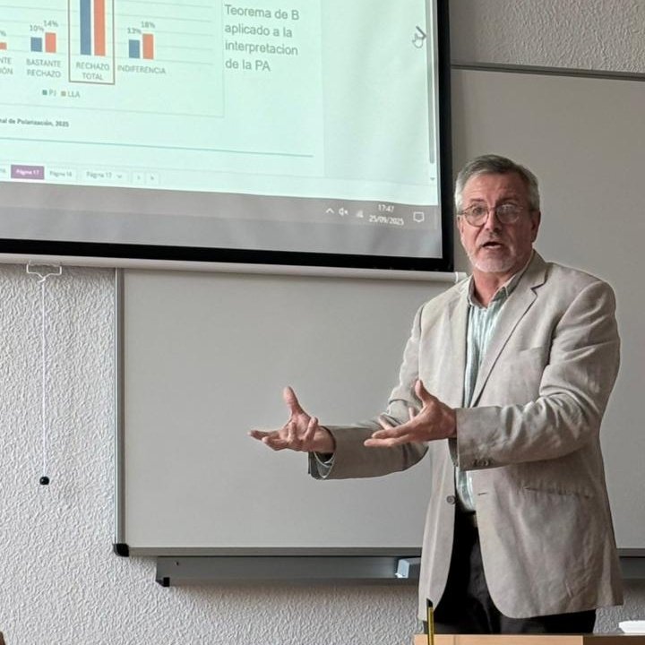 Hoy en el Congreso de <a href="/ALICE_compol/">ALICE | Comunicación Política</a> compartiendo experiencias sobre #PolarizaciónPolítica en la Mesa organizada por <a href="/maRIOrioRDA/">maRIO rioRDA</a> y Patricia Nigro. Lujazo!