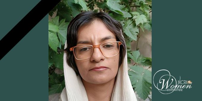 MinaEntezari's tweet photo. درگذشت زندانی سیاسی #سمیه_رشیدی ۴۲ ساله، در شکنجه گاه #قرچک_ورامین بر اثر ممانعت از رسیدگی های پزشکی.
او ۴ اردیبهشت هنگام شعارنویسی در محله جوادیه تهران و با سابقه همکاری با #مجاهدین»  بازداشت شده بود.
#زن_مقاومت_آزادی #حقوق_بشر 
#FreePoliticalPrisoners https://t.co/V7lnVDLFnH