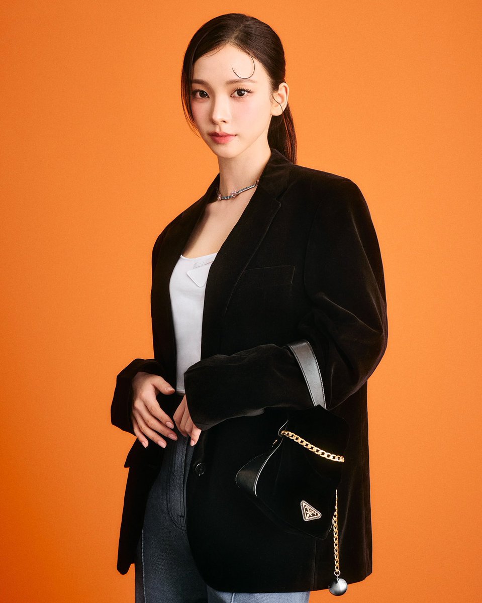 wntrult's tweet photo. aespa KARINA attends the Prada Spring/Summer 2026 Womenswear Show in Milan. 

KARINA AT PRADA SS26 #KARINAxPradaSS26 https://t.co/Pb5aMTazje