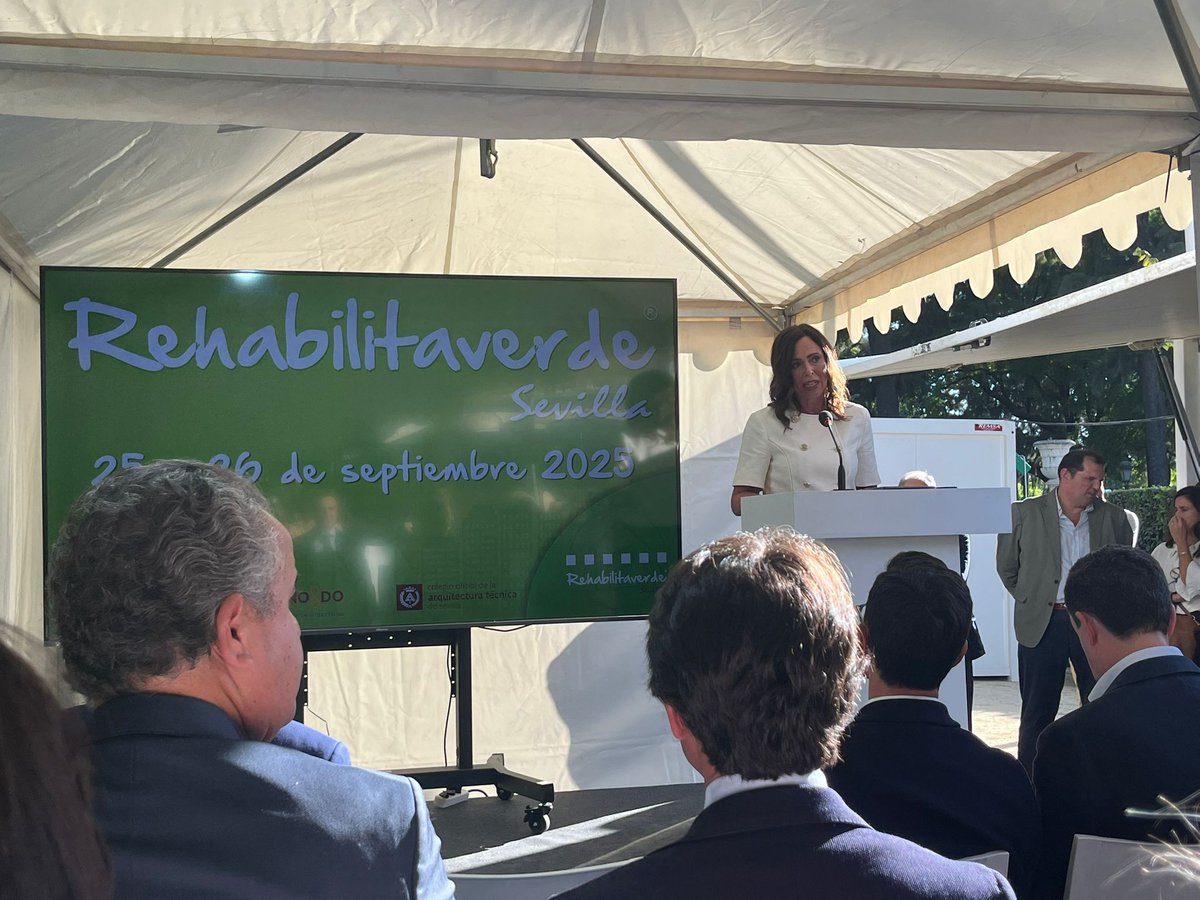 🏛️ En #COATHuelva asistimos ayer a la inauguración de @RehabilitaVerde en Sevilla con la presencia de nuestro vicepresidente Luis María Burgos y nuestra secretaria Graciela Guerrero.

🌿 Ponencias, talleres y actividades sobre rehabilitación sostenible y eficiencia energética.