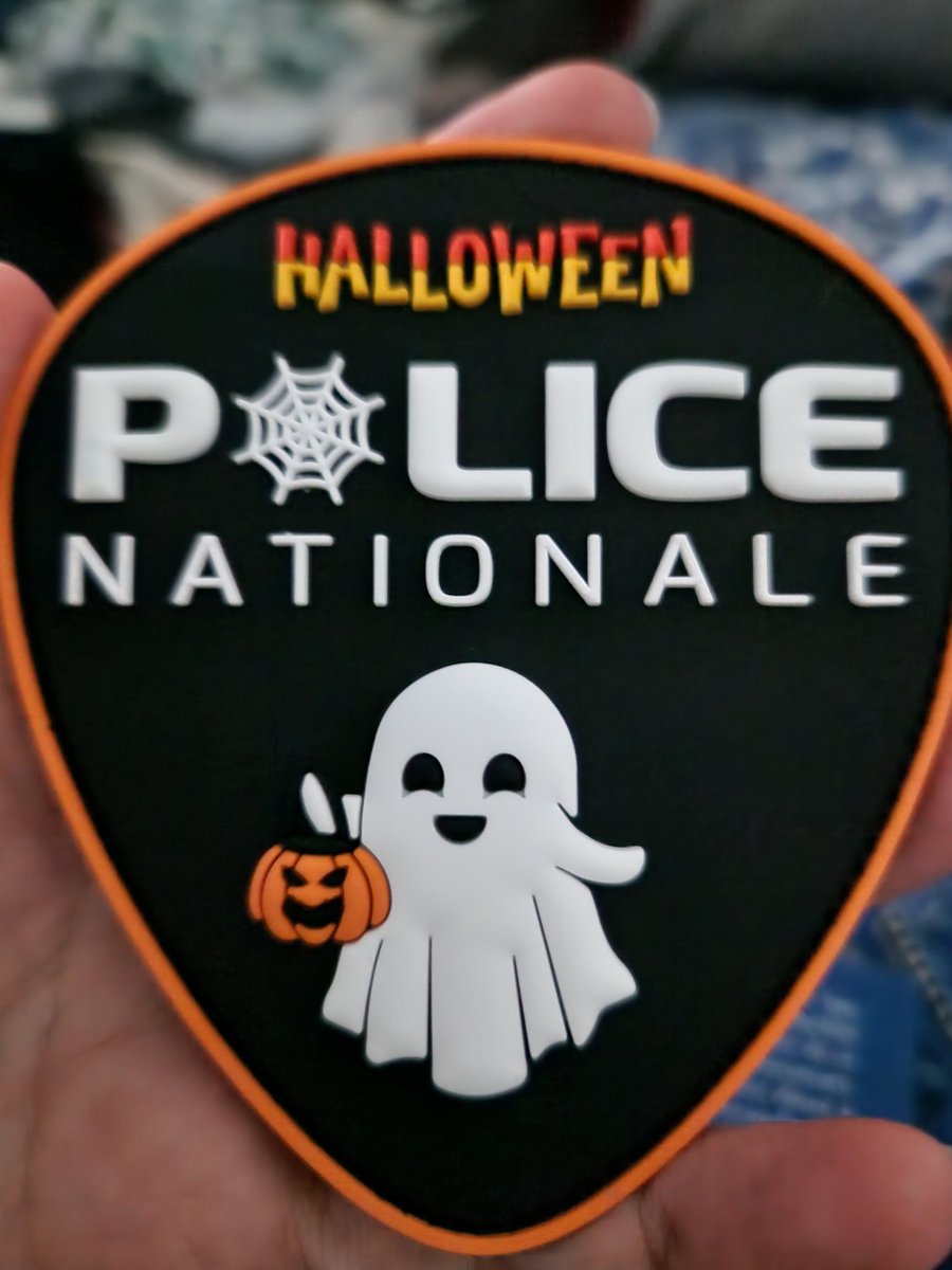 Et voilà la dernière rondache arrivée, un petit fantôme pour MmeBouh. Merci à <a href="/FraternitePolic/">Fraternité Police</a> et à <a href="/SHAIMA948/">KOUKI Nassira</a> pour son accueil et notre échange ! poke <a href="/ClaparedeSylvie/">Sylvie Claparede</a> 😉😘
#rondache #bouh #fraternitepolice