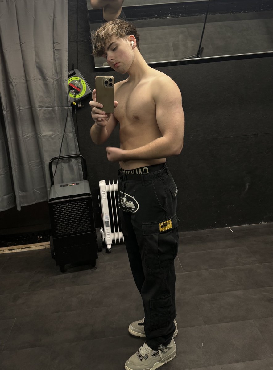 Some peoples lives revolve around working hard and making cash, mine revolves around taking it straight from you 🤣