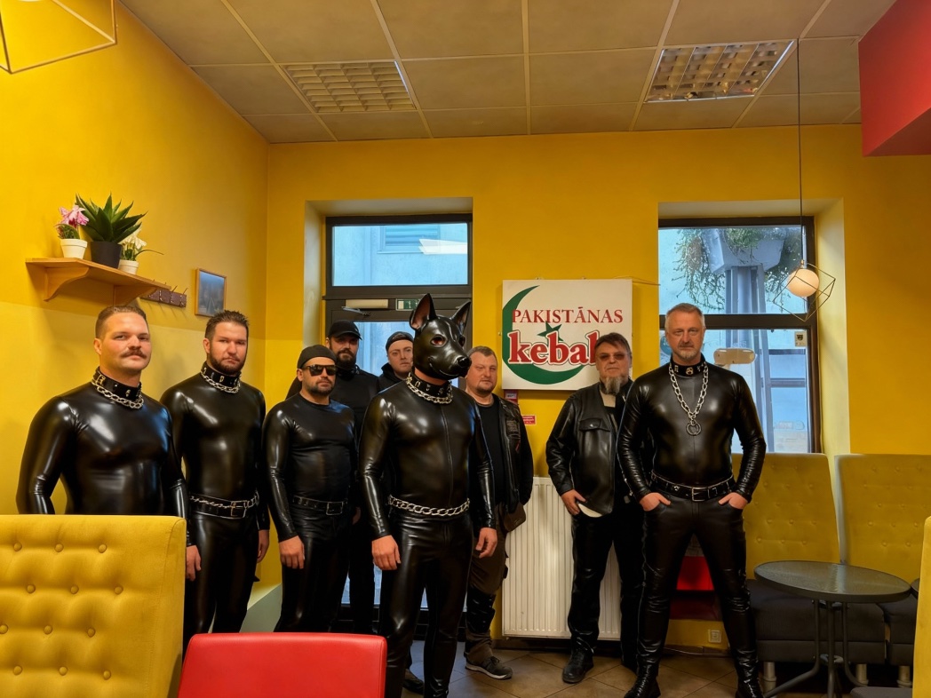 Iemaldījamies...beigušies bija tie kebabi...