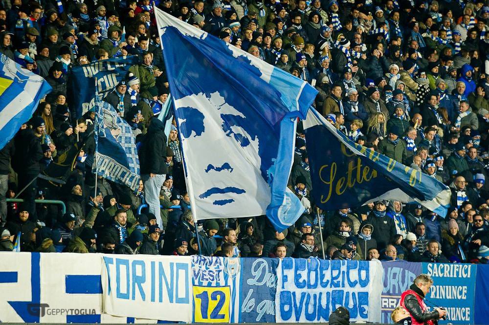 ultras1899_'s tweet image. 25 septembre 2005, un jeune habitant de #Ferrara, Federico Aldrovandi "Aldro", tifoso de la #SPAL était battu à mort, sans raison, par quatre policiers. Des années de lutte ont suivi pour la vérité, avec le soutien de nombreux groupes #ultras pour ne jamais oublier...