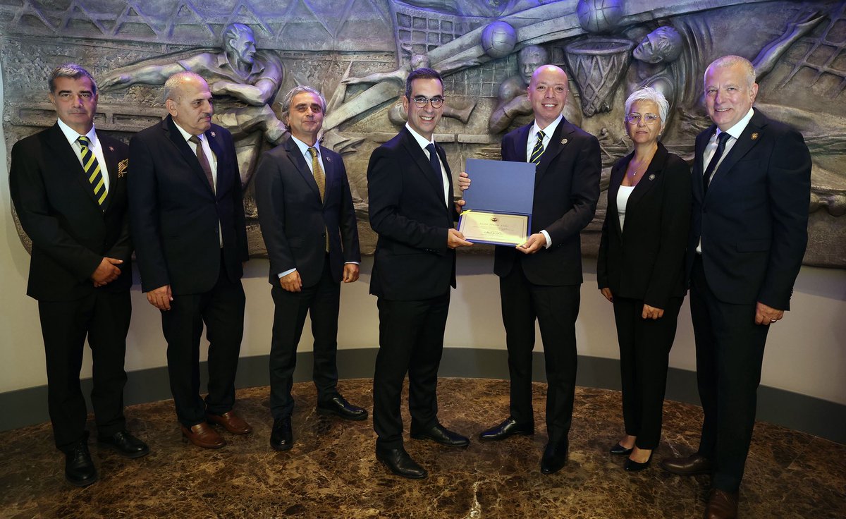 Başkanımız Sadettin Saran ve Yönetim Kurulu Üyelerimiz, düzenlenen törenle mazbatalarını aldı.

Başkanımız Sadettin Saran, Yüksek Divan Kurulu Başkanımız Şekip Mosturoğlu, bir önceki Başkanımız Ali Y. Koç ve bir önceki Yönetim Kurulu Üyelerimiz ile yeni Yönetim Kurulu