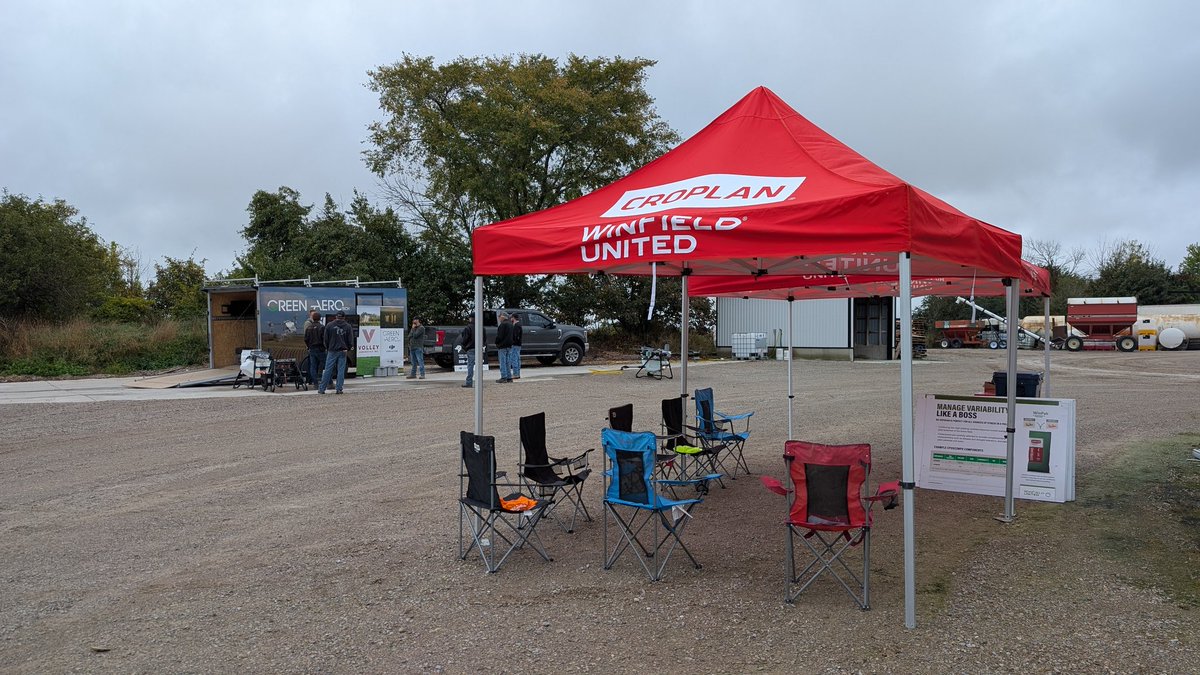 Big thank you to <a href="/BWAgromart/">Bluewater Agromart</a> for hosting us for a #CROPLAN tailgate meeting! Fantastic morning between the water drops to talk corn and Soys! #WinFieldUnitedCanada #plant26
