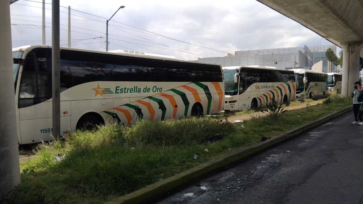 NoticiasImagen's tweet image. #ATENCIÓN cerrada en ambas direcciones Av. del Conscripto entre Periférico y Blvd. del Pípila, por normalistas de #Ayotzinapa a la altura de la #Puerta1 del Campo Militar, utiliza Av. Industria Militar como posible alternativa. | Fotos @tiburon_alarcon