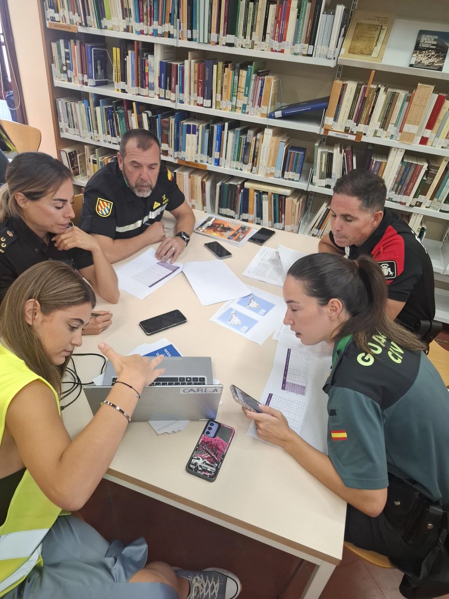 🌋 Simulacro Volcánico – Día 2

Hoy hemos avanzado un paso más, trabajando en la fase de 🚦 Semáforo Naranja con un caso práctico:

🔸 Puesta en marcha de la evacuación
🔸 Organización del albergue
🔸 Comunicación a la población