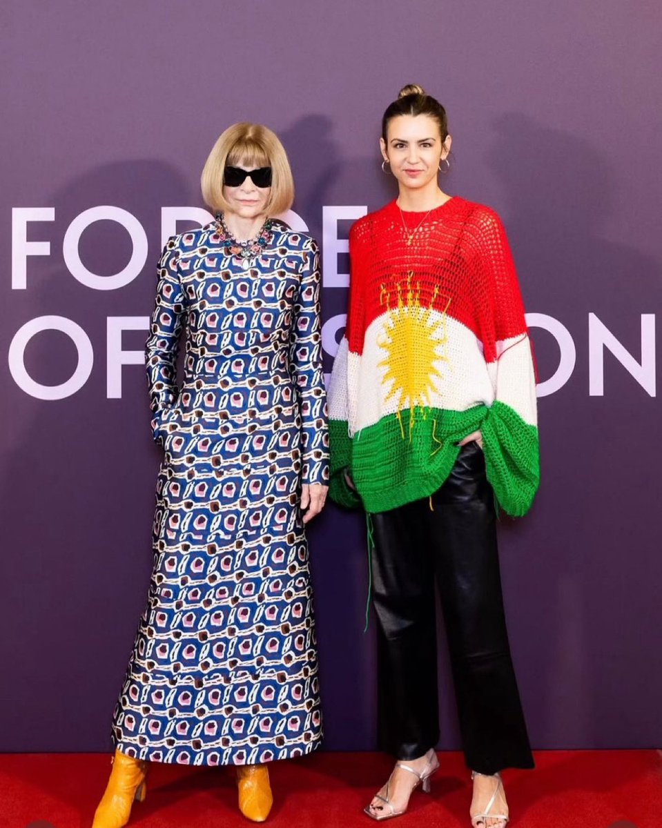 ‼️ Vogue Almanya Genel Yayın Yönetmeni Kerstin Weng, Berlin’de düzenlenen Forces for Fashion etkinliğinde Kürdistan bayraklı bir kazak giymiş. 

🇹🇷 Bütün Türk Milletini VOGUE Dergisi başta olmak üzere, tüm VOGUE ürünlerini protesto etmeye çağırıyoruz!

#voguehayir