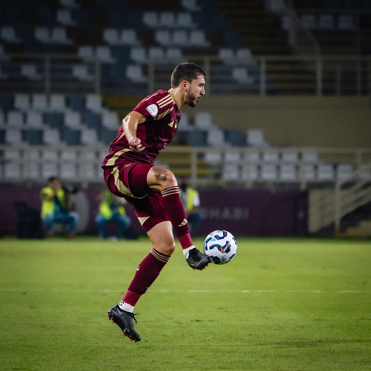 والله لما اشوف دفاع الوصل و الشارقة والعين و شباب الاهلي احمد ربي على رباعي خط الدفاع عندنا…🤎⚔️