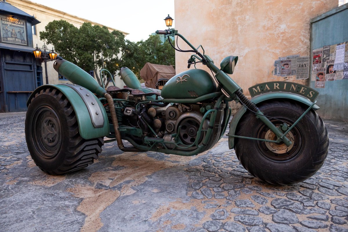 onepiecenetflix's tweet photo. In the streets of Loguetown, justice rides on three wheels, rips two cigars, and carries one single mission: crush any pirate who dares make landfall. 🚬🏍️ https://t.co/zu9UzXUE6I