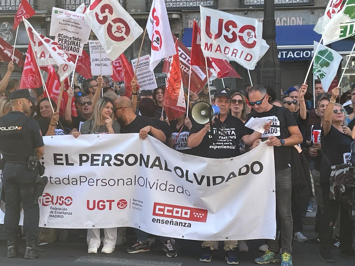 #ConcertadaPersonalOlvidado Cientos de trabajadores de la #Concertada e presan su indignación ante el #Ninguneo de la <a href="/ComunidadMadrid/">Comunidad de Madrid</a> <a href="/f_ense_uso/">FEUSO</a> #ReducciónJornada #JubilacionParcial #DignidadPAS #DignidadSustitutos