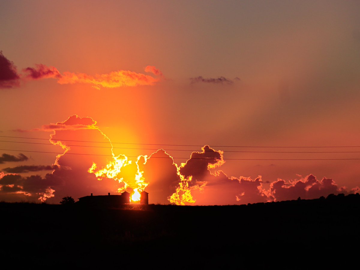 Il cielo stasera, sembrava un incendio di colori.