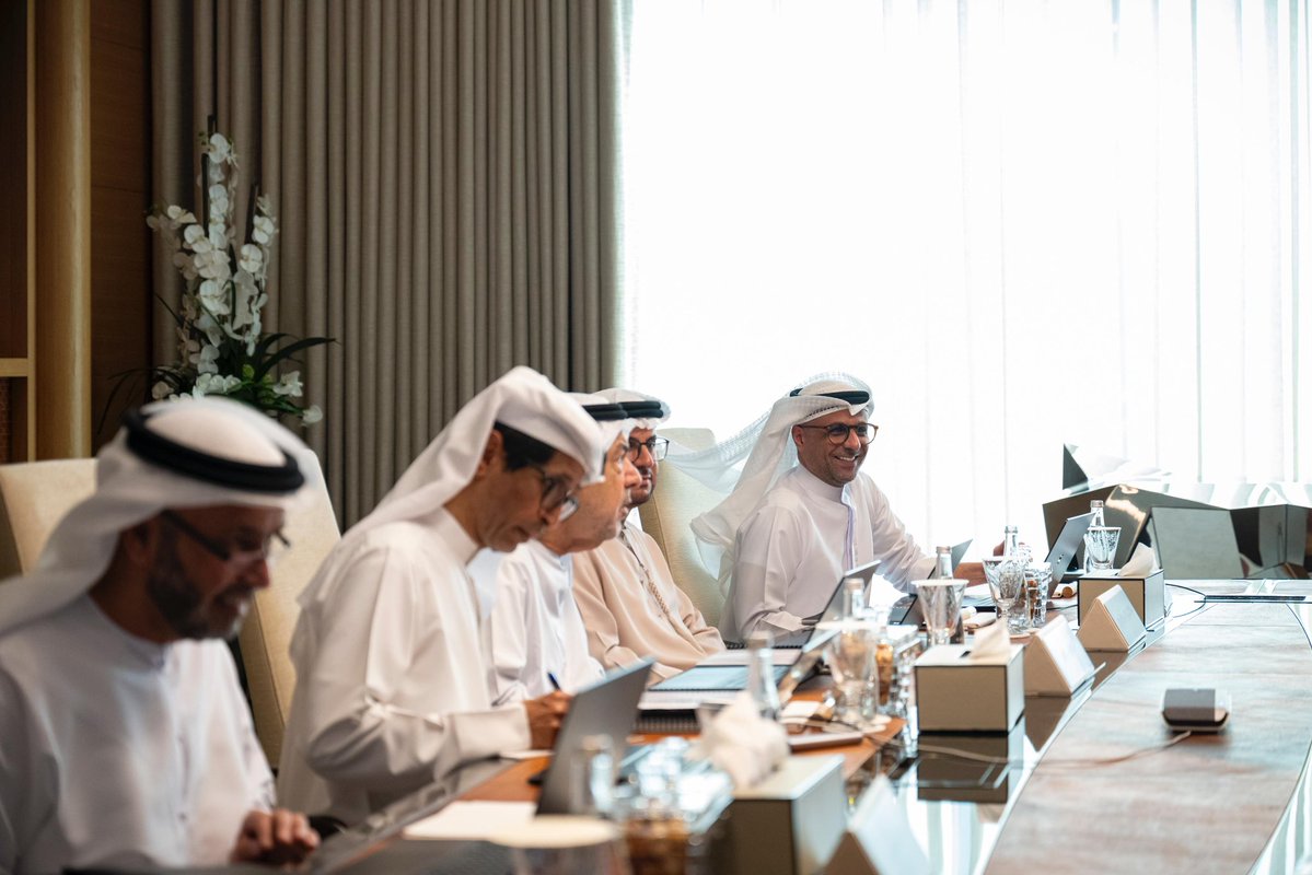hhtbzayed's tweet image. بحضور سمو الشيخ منصور بن زايد وسمو الشيخ خالد بن محمد بن زايد .. ترأست اجتماع مجلس إدارة جهاز أبوظبي للاستثمار، والذي ناقشنا خلاله تقارير أداء الجهاز وإنجازاته، وآخر تطورات الأسواق وعدد من المواضيع ذات الصلة.
 
نثمّن النتائج المتميزة التي حققها الجهاز ضمن استراتيجيته الهادفة إلى…