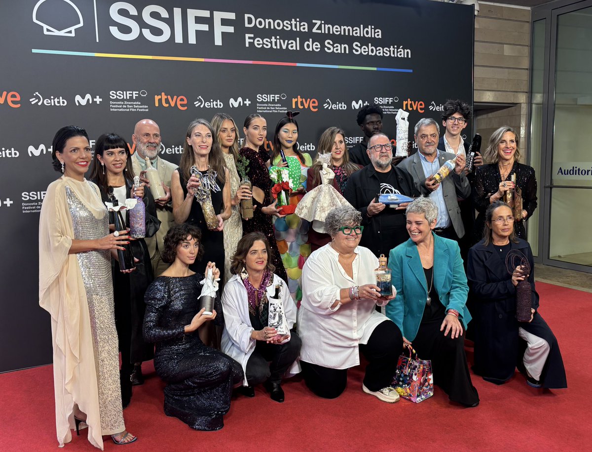 #73SSIFF • #Alfonbragorria #Alfombraroja 

✨Cellars Art and fashion x <a href="/ProyectoSabores/">Zaporeak</a> 

🍾 El comer, el beber, la creatividad y el vestir, elevadas a la categoría de arte gracias a los profesionales de diferentes sectores de la moda, diseño o la gastronomía a través de las