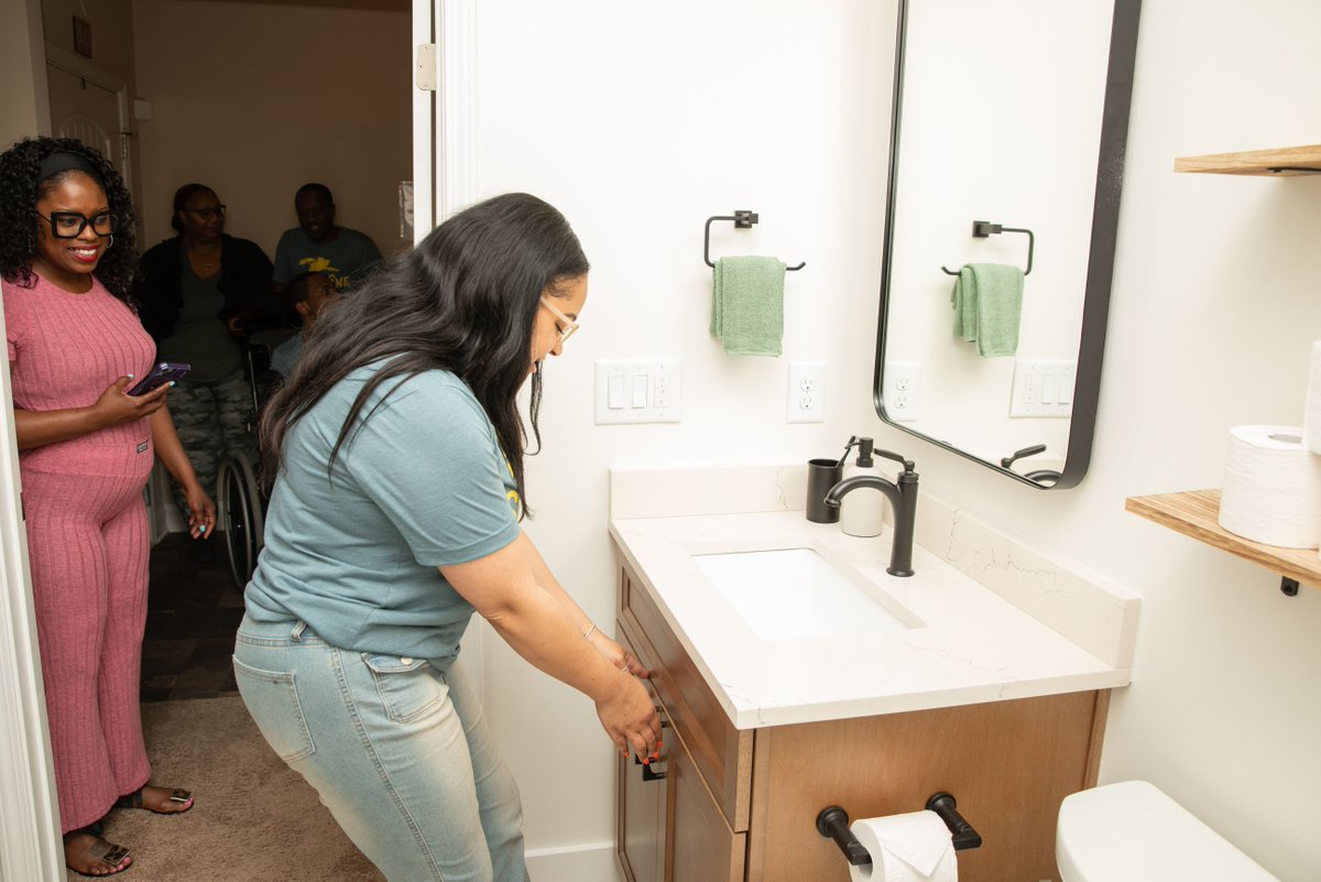 TopKnobs's tweet image. Through our partnership with Sunshine on a Ranney Day, Top Knobs is able to help create accessible bathrooms, bedrooms and therapy rooms for children with special needs, like this space for Dewone. 

Read more about Dewone’s project: 
blog.topknobs.com/top-knobs-part…