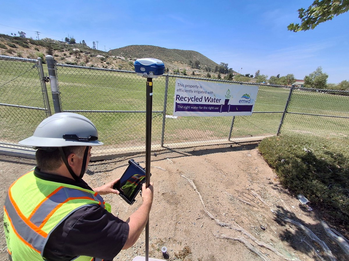 EosGNSS's tweet image. In California’s dry climate, every drop counts. 💧 Learn how @EasternMuni maps recycled water in real time with Skadi #GNSS & #ArcGISApps — reducing demand on drinking water supplies, improving safety, & setting the stage for more complex system mapping.
buff.ly/WdlVcj9
