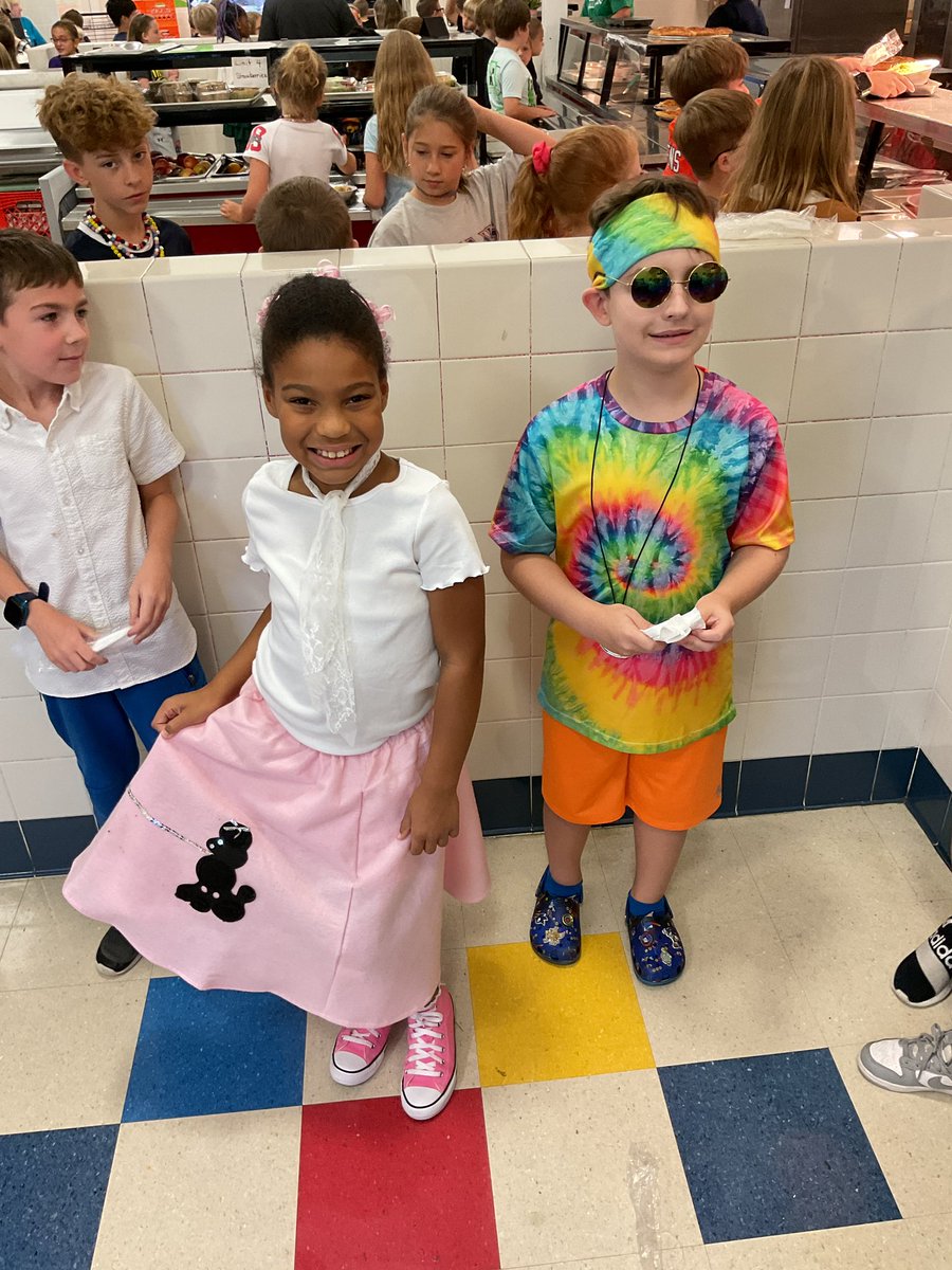 SAESTitans's tweet image. Throwback Thursday was a HIT! We loved seeing everyone showing off different decades today!

🏠 Don’t forget to wear your house shirts tomorrow! We will be having our House Celebration and kicking off our Titan Fun Run Fundraiser!