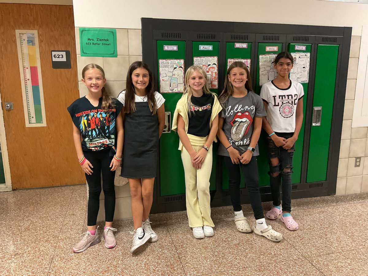 SAESTitans's tweet image. Throwback Thursday was a HIT! We loved seeing everyone showing off different decades today!

🏠 Don’t forget to wear your house shirts tomorrow! We will be having our House Celebration and kicking off our Titan Fun Run Fundraiser!