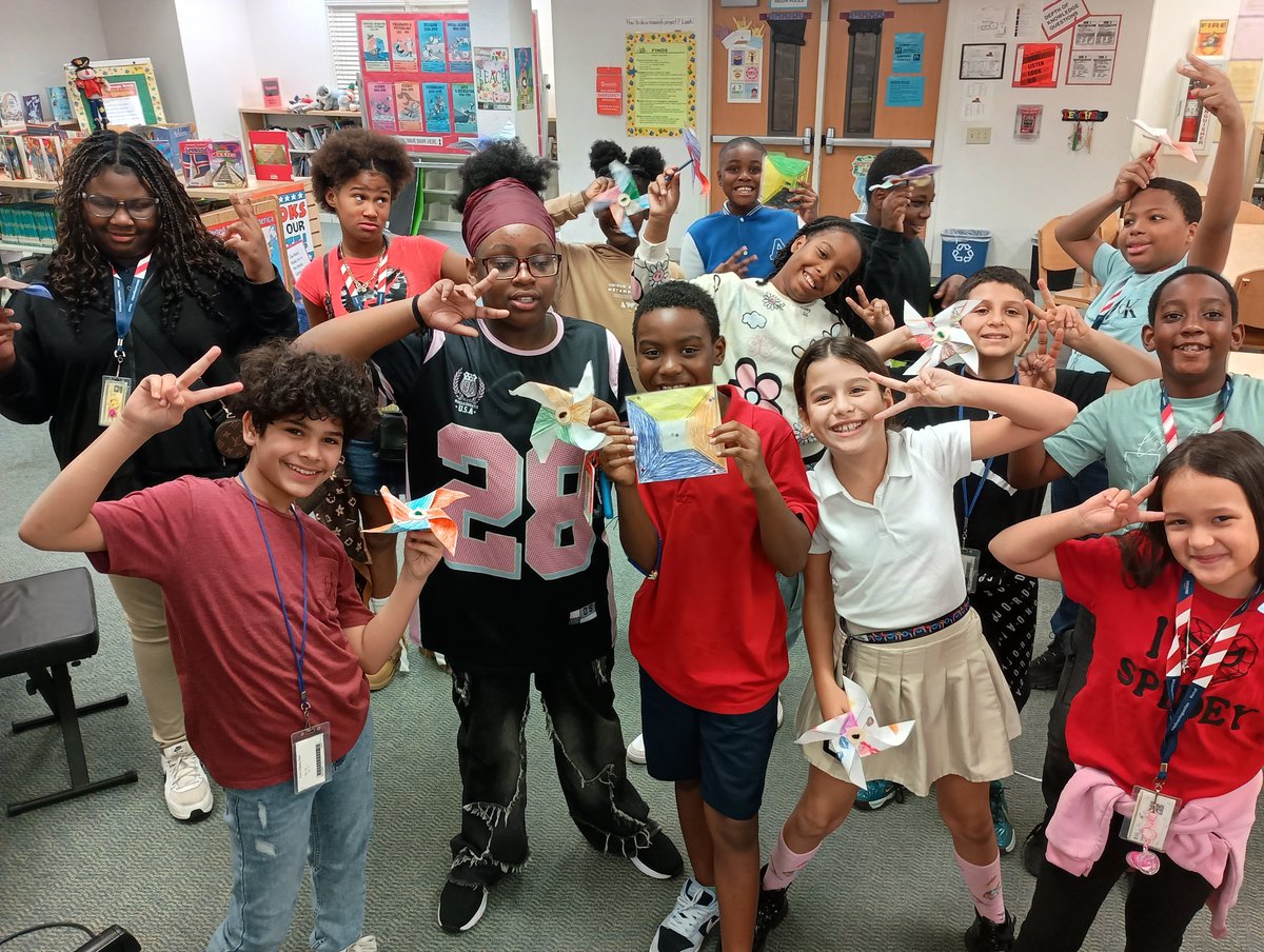 📷Pinwheels (and the 1960s peace sign) are alive and well at OBE! HAPPY PEACE WEEK! <a href="/browardschools/">Broward County Public Schools</a> <a href="/BCPS_South/">BCPS South Regional Office</a> <a href="/AlanStraussbcps/">Alan Strauss</a>
