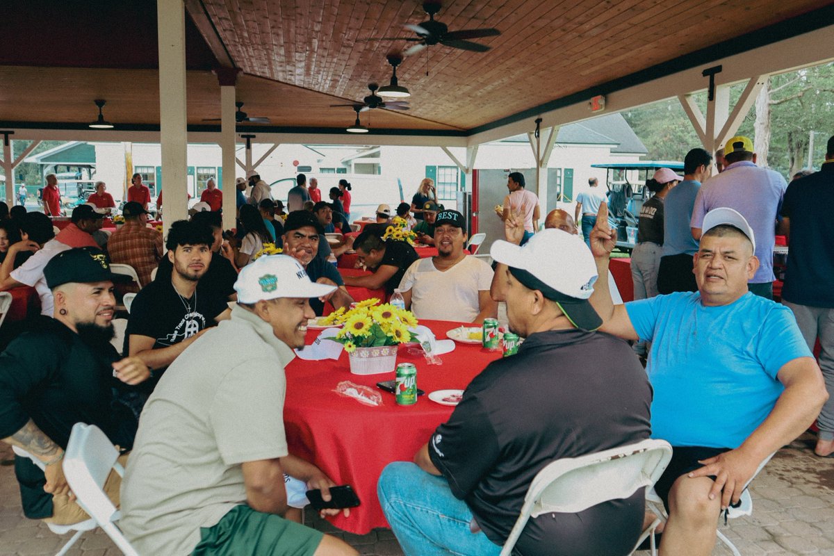 Thank you to our Sunday Dinner sponsors &amp; Adelphi for meals that made the Backstretch Appreciation Event feel like home💙
John Hendrickson Estate, Stewart’s/Dake, Schwartz, Oxley, Swyer, Duncker, Lewi, Mack, Live Oak Farm, Green Group &amp; Key Sparkling.