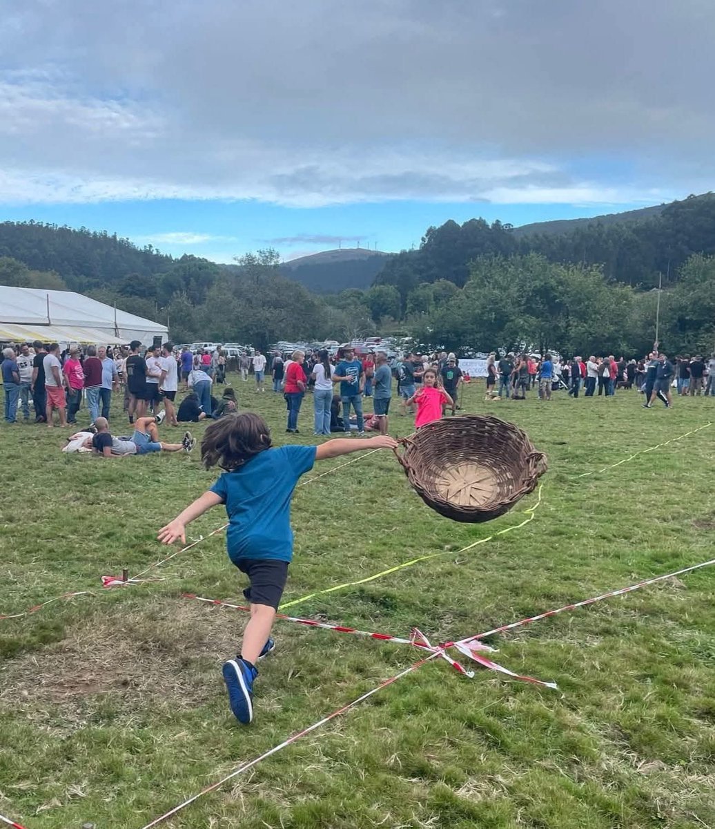 📸Inauguramos o III Concurso de fotos das #OlimpíadasRurais de #Couzadoiro🍃 con estas tres imaxes de Maxi Ríos 😍

⏳Podedes enviar as vosas fotos das Olimpíadas ata o 30 de outubro. Lembrade que non deben aparecer recoñecibles as caras dos menores de idade👶👧
