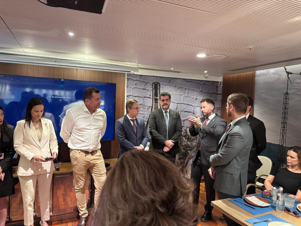SINPROFAZ's tweet photo. O Sinprofaz participou de reunião promovida pela CAP-OAB/PE com o deputado federal Waldemar Oliveira, para tratar de questões relativas às prerrogativas dos advogados públicos. Leia mais: https://t.co/W3xyhGYZEu https://t.co/ElM643dXp9