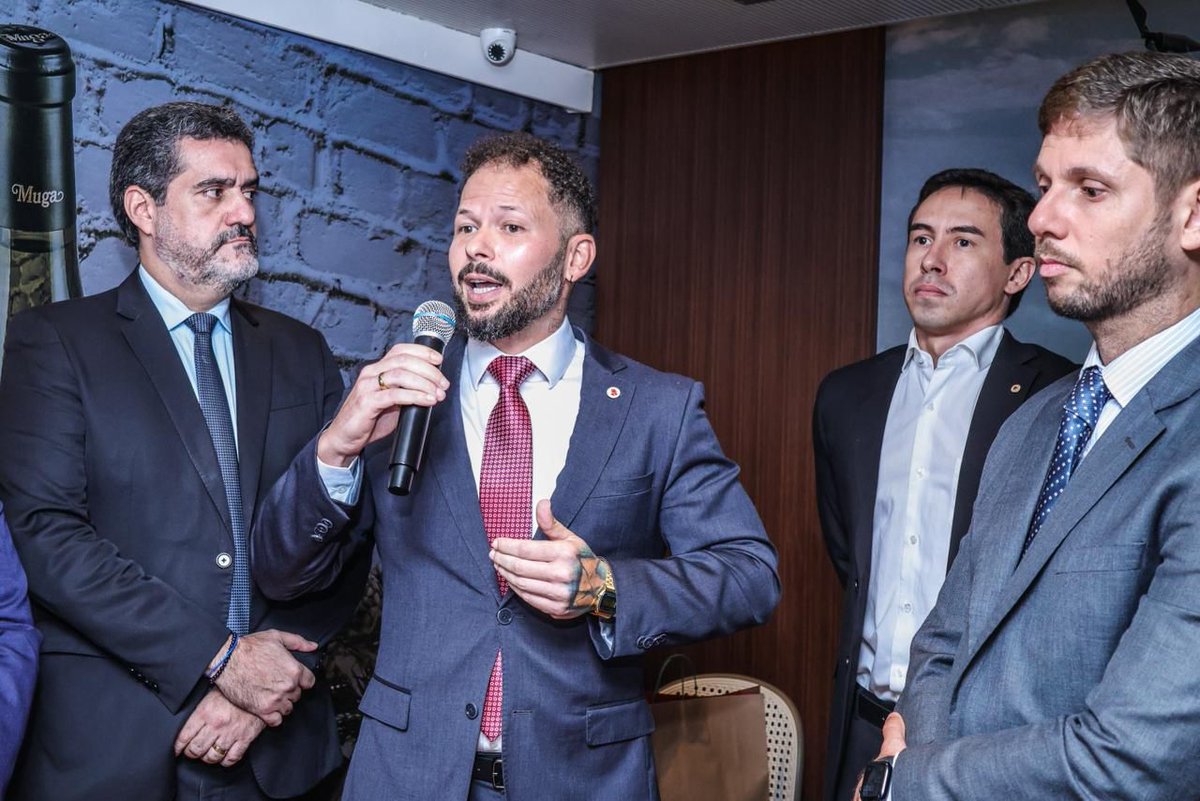 SINPROFAZ's tweet photo. O Sinprofaz participou de reunião promovida pela CAP-OAB/PE com o deputado federal Waldemar Oliveira, para tratar de questões relativas às prerrogativas dos advogados públicos. Leia mais: https://t.co/W3xyhGYZEu https://t.co/ElM643dXp9