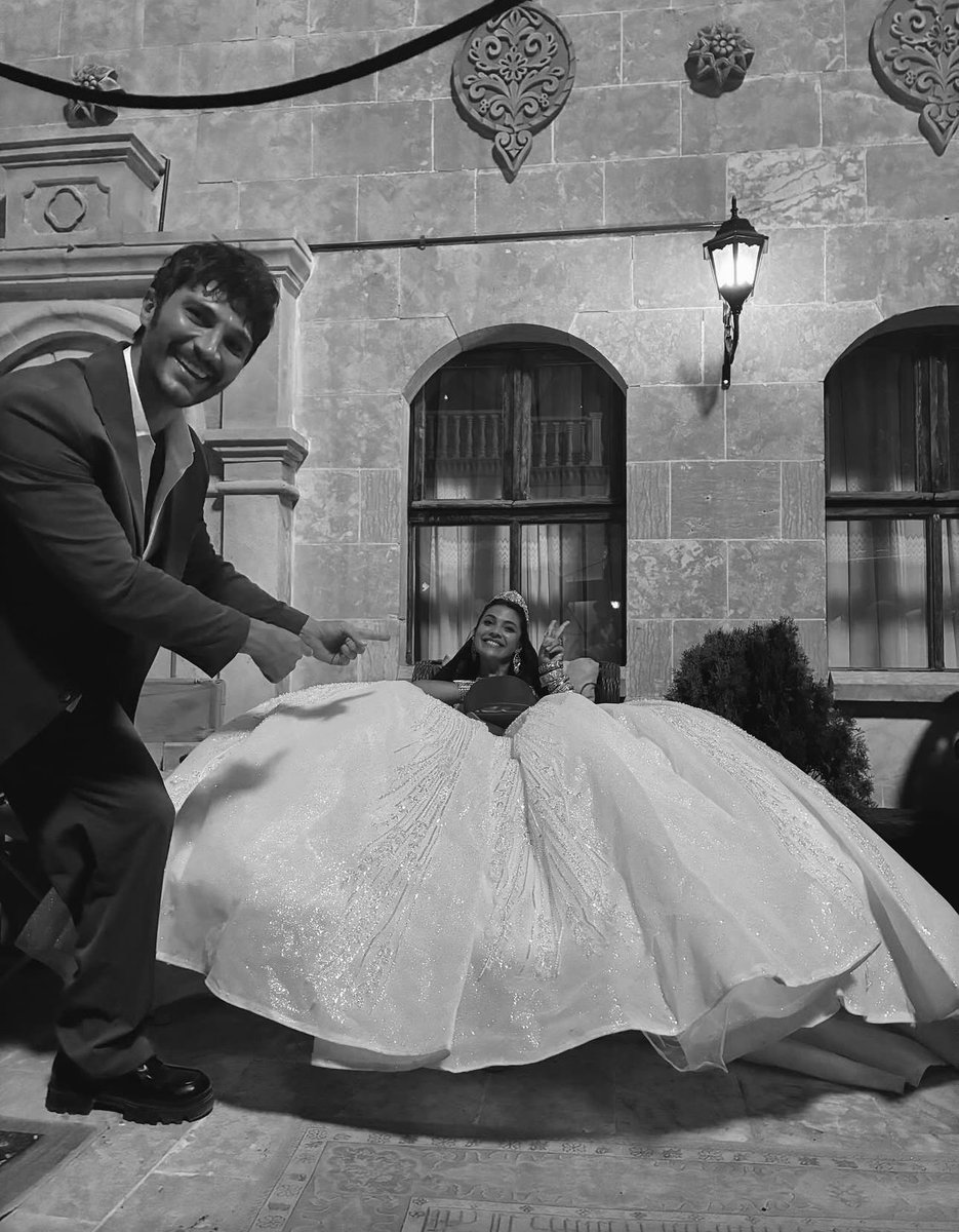 İki deli bir arada 😂
#HalefKöklerinÇağrısı