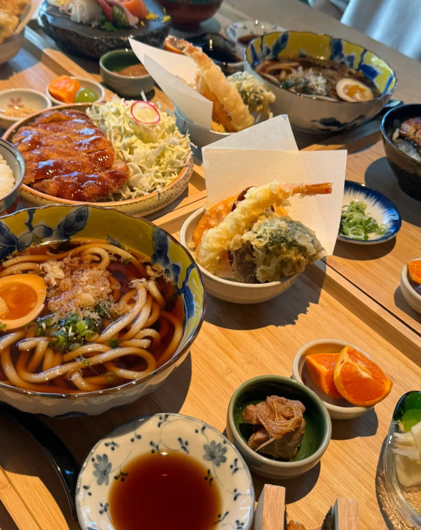Paulobrunorego's tweet photo. This Japanese restaurant in Richmond has a fantastic lunch set!
Five of us ordered five different set meals, and they were all delicious! https://t.co/XJcQHqLuTw