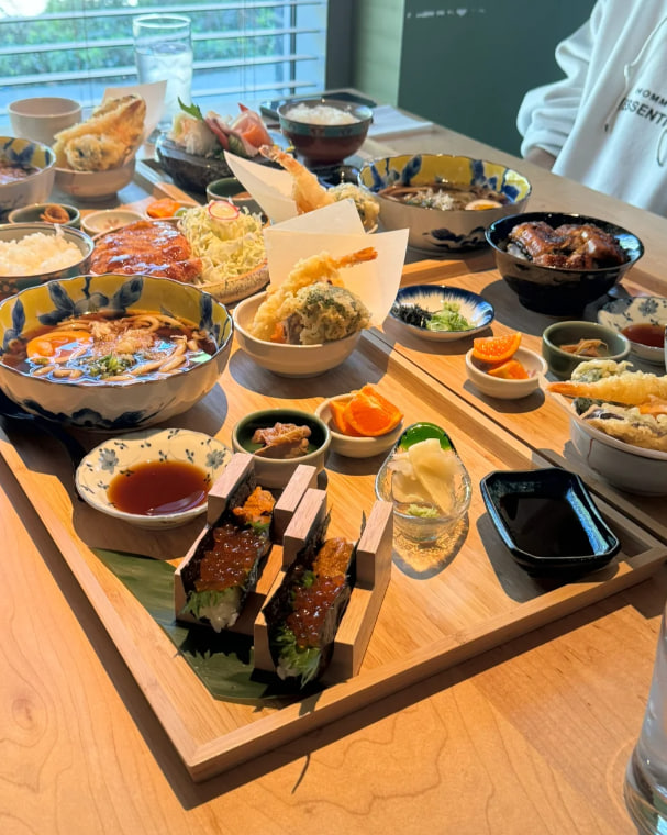Paulobrunorego's tweet photo. This Japanese restaurant in Richmond has a fantastic lunch set!
Five of us ordered five different set meals, and they were all delicious! https://t.co/XJcQHqLuTw