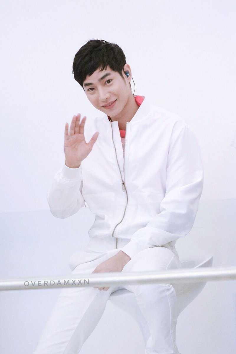 ไปสิงใน Pinterest มา รูปบางรูปก็ยังไม่เคยเห็น พี่เป๊กน่ารักจังงง 🥹💖💖🤏🏻 น่ารักม้ากกก น่ารักที่สู๊ดดดดดดดด คิดถึงนะค้าบบบ <a href="/peckpalit/">Peck Palit</a> 
#เป๊กผลิตโชค 
#PeckPaLitChoke