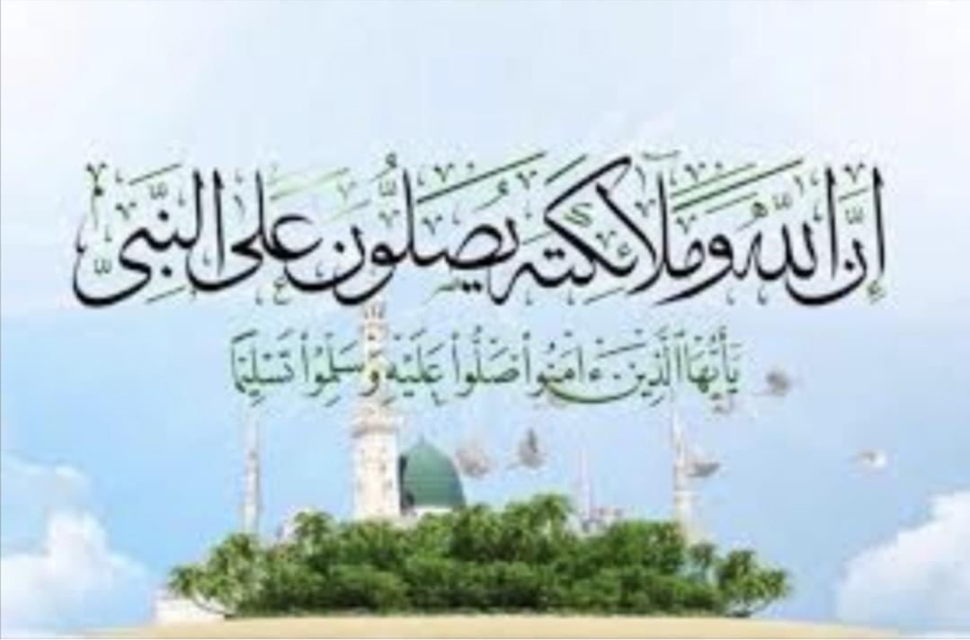عبدالعزيز بن عثمان التويجري (@aoaltwaijri) on Twitter photo عليكَ صلاةُ اللهِ ما طلَع الفجرُ
وما بَزَغَت شَمسٌ وما غَرَّدَ الطيرُ
نبيَ الهُدى بالحَقِّ جئتَ مُبَشِّراً
لِتَنشُرَ نوراً يستَقيمُ بهِ الأمرُ
وأكمَلَ ربُّ العَرشِ ديناً لأمَّةٍ
هُوَ النِّعمةُ الكُبرى وللمؤمِنِ الفَخرُ
فصَلّوا على خيرِ الأنامِ وأكثِروا
فكُلُّ صلاةٍ مِنكُمُ عليكَ صلاةُ اللهِ ما طلَع الفجرُ
وما بَزَغَت شَمسٌ وما غَرَّدَ الطيرُ
نبيَ الهُدى بالحَقِّ جئتَ مُبَشِّراً
لِتَنشُرَ نوراً يستَقيمُ بهِ الأمرُ
وأكمَلَ ربُّ العَرشِ ديناً لأمَّةٍ
هُوَ النِّعمةُ الكُبرى وللمؤمِنِ الفَخرُ
فصَلّوا على خيرِ الأنامِ وأكثِروا
فكُلُّ صلاةٍ مِنكُمُ