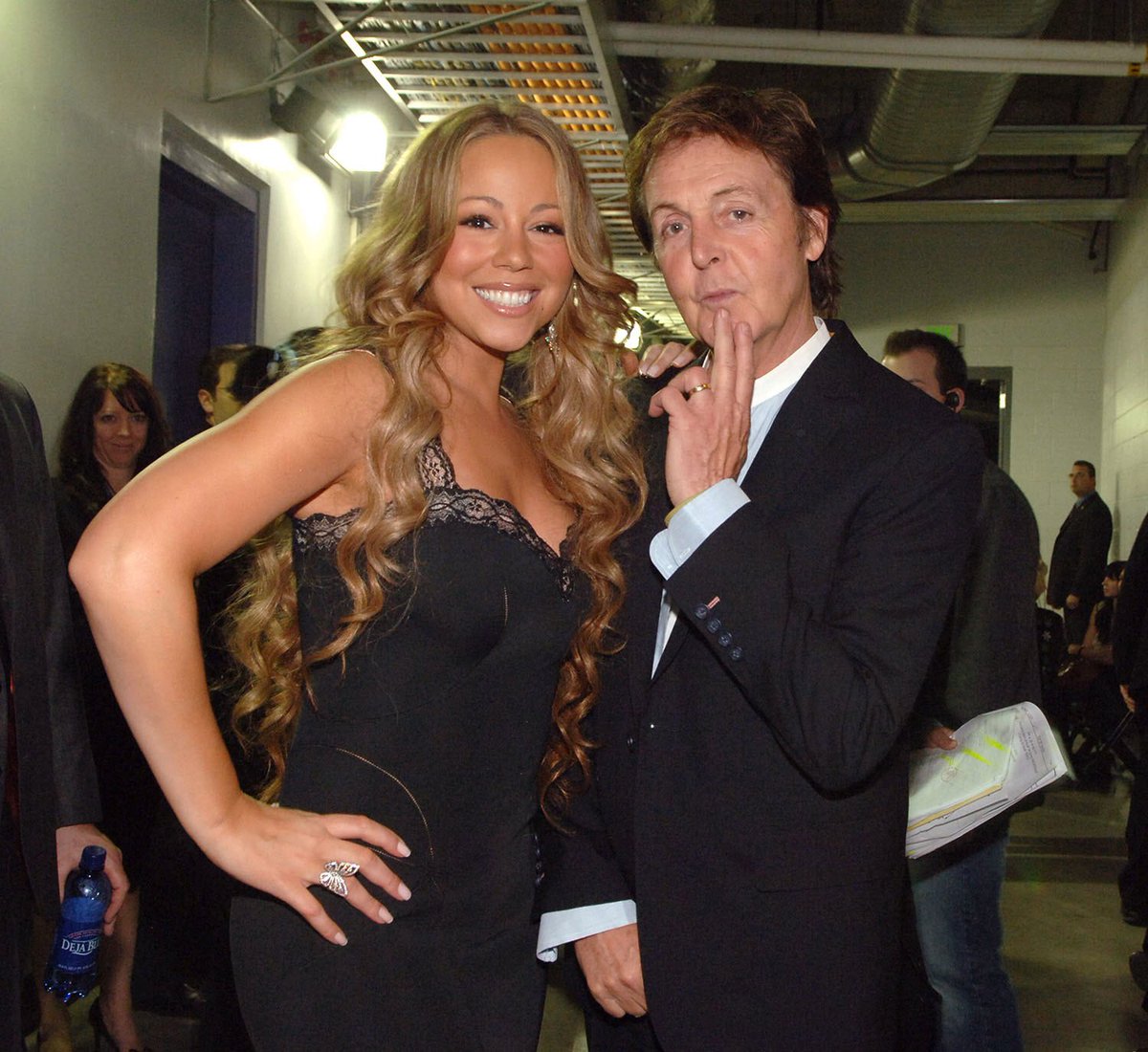 chartmariah's tweet image. Mariah Carey tells Apple Music there will be a deluxe version of 'Here For It All' and Paul McCartney could be on it:

“I'm still hoping that Paul McCartney might play something on it... but he might lay something for the deluxe version. I would be thrilled out of my mind”.