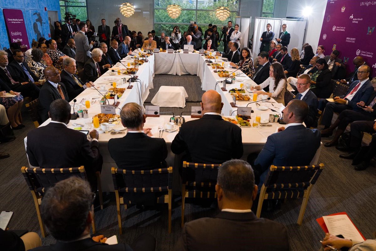 Romania remains a key player in the fight against the consequences of climate change!
I participated in the Leaders’ Breakfast on Addressing the Existential Threats Posed by Sea-Level Rise to promote sustainable solutions and international cooperation.
#ClimateChange