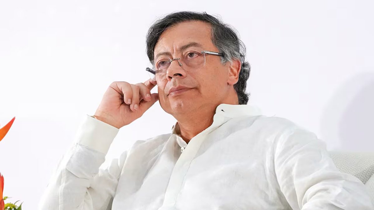Lo conocí en México, hace un año, en una conferencia sobre las energías descarbonizadas. Sin ser colombiano, siento un ENORME ORGULLO por cada palabra de <a href="/petrogustavo/">Gustavo Petro</a> porque no solo estaba hablando por su país, sino por mí, por ti y por el continente. Hermanos de Colombia,