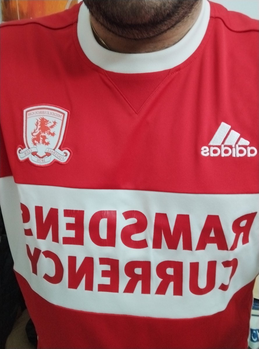 Los jueves son menos jueves si vas a entrenar con una camiseta del Middlesbrough Football Club.
