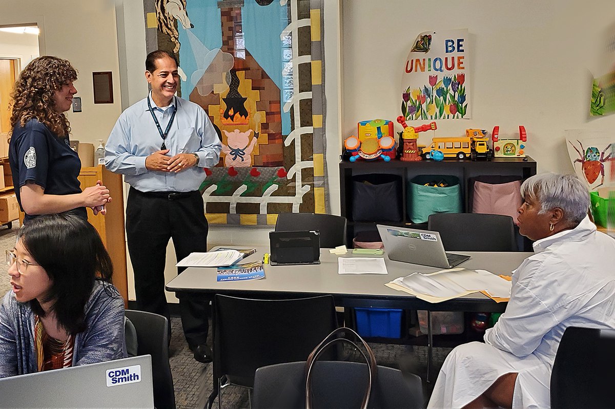 ChicagoWater's tweet photo. DWM staff was in the 29th Ward on Wednesday to register residents for the Equity Lead Service Line Replacement Program. Managing. For information residents can call 312.742.2406 or visit https://t.co/CSGnAk9peM https://t.co/Quxyz3bl9H