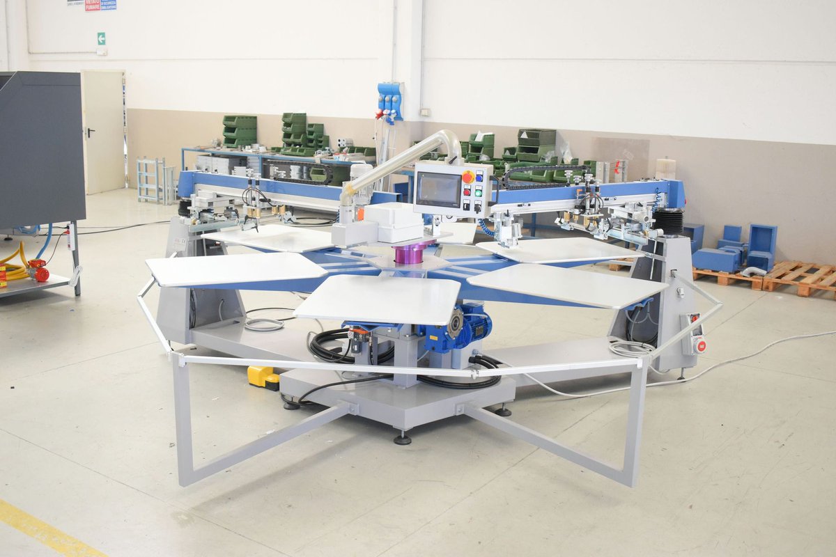 TekInd_Italy's tweet photo. Macchina da stampa automatica circolare per la stampa di tessuto non tessuto disponibile da 1 a 2 colori con spazi intermedi per l'inserimento delle cappe di essicazione. 

#alfatnt #tekind #stampaserigrafica #giostreserigrafiche #serigrafia https://t.co/cgT8gjn9ik