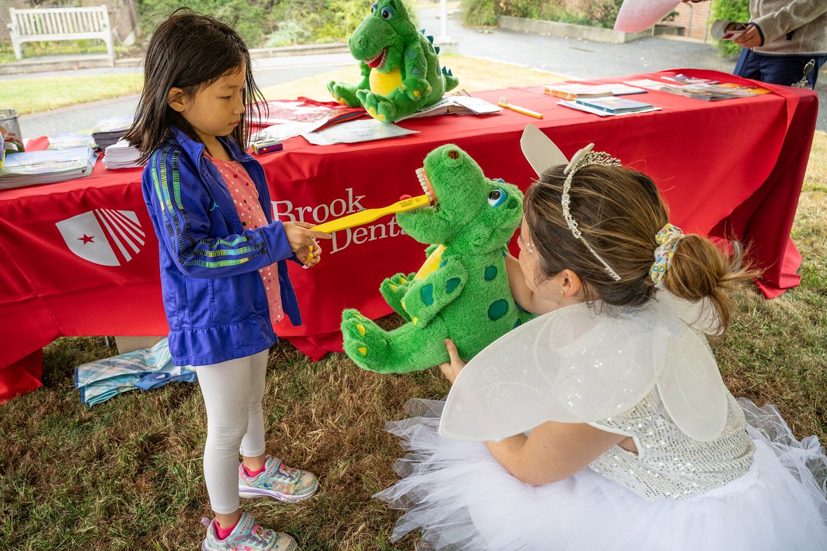 StonyBrookMed's tweet photo. Explore #StonyBrook Medicine resources and services this Saturday (9/27) at @stonybrooku's CommUniversity Day! Join us on campus to explore all that Stony Brook has to offer! Details: https://t.co/iHEiP18XP6 https://t.co/suPPqsTRwr