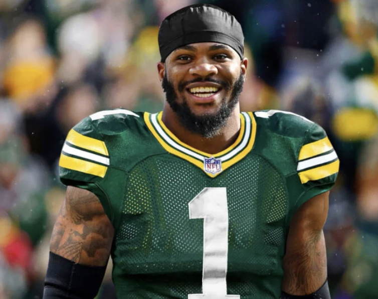 NFL_DovKleiman's tweet photo. Oh Boy: Jerry Jones said the Cowboys are NOT planning a tribute for Packers DE Micah Parsons before Sunday night’s game at AT&T Stadium.

“I don’t think that’s appropriate this way, Emmitt (Smith coming back) was a different story. But that’s not to diminish Micah. I think Micah’s got enough welcome out there. We just need to show we’ve got anecdotes for that.”

Parsons is going to FEAST in Dallas this week 🍿